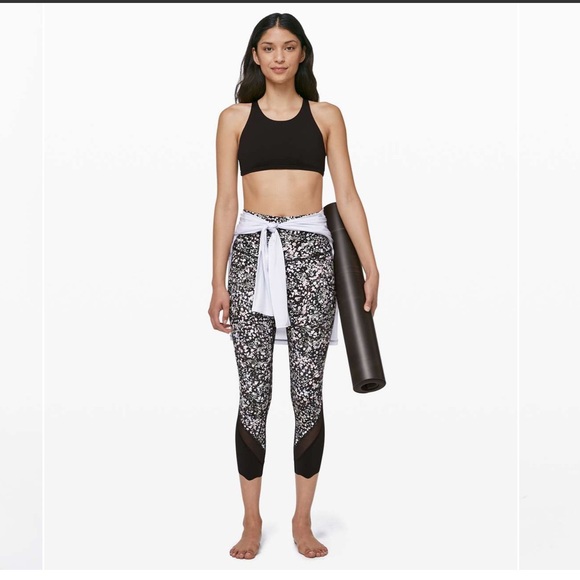 Lululemon Wunder Under Crop, Luxtreme, Floral Spritz, SZ 6 - Picture 1 of 7